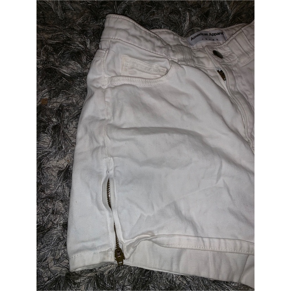 White shorts - Picture 2 of 8